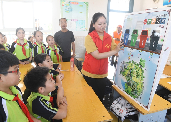 Volunteers Advocate Healthy Lifestyle in Anhui, E China