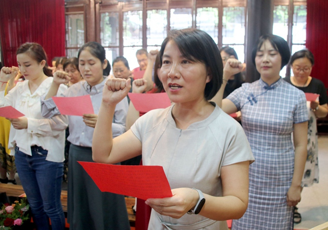 Primary School Teachers in E China Vow to Be Excellent Educa